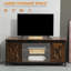 Meuble télé Gracie Oaks pour téléviseur de 60 po ou moins, console de télévision avec rangement et 2 portes de grange coulissantes, unité de divertissement autoportante pour le salon, brun