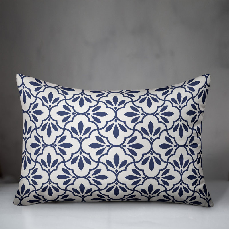  Quatrefoil Rectangular Pillow Cover & Insert
