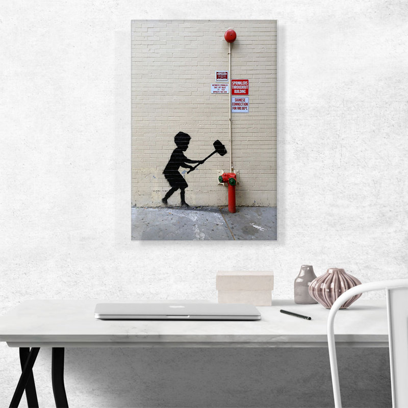 «Hammer Boy» par Banksy - impression sur toile tendue, H 26 po x l 18 po x P 0,75 po