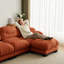 Canapé orange en forme de L à 2 places en chenille plissée orange avec 2 repose-pieds, accoudoirs arrondis courbés et 2 coussins ronds-2140703868