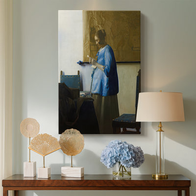 Femme en bleu lisant une lettre sur toile tendue