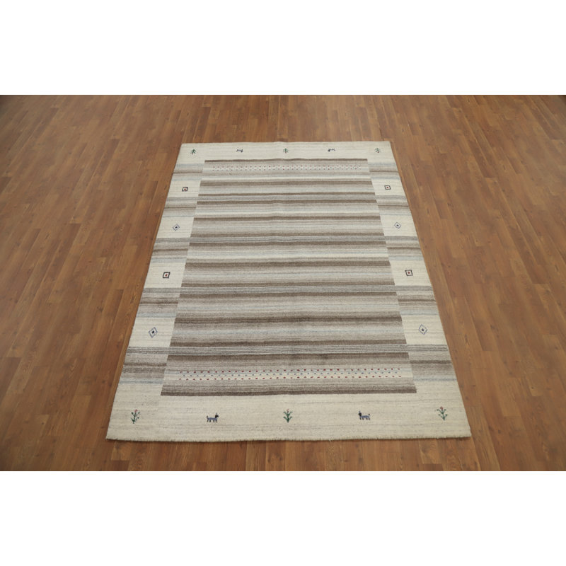 Tapis neutre de style Gabbeh 5 x 8 avec un motif tribal complexe
