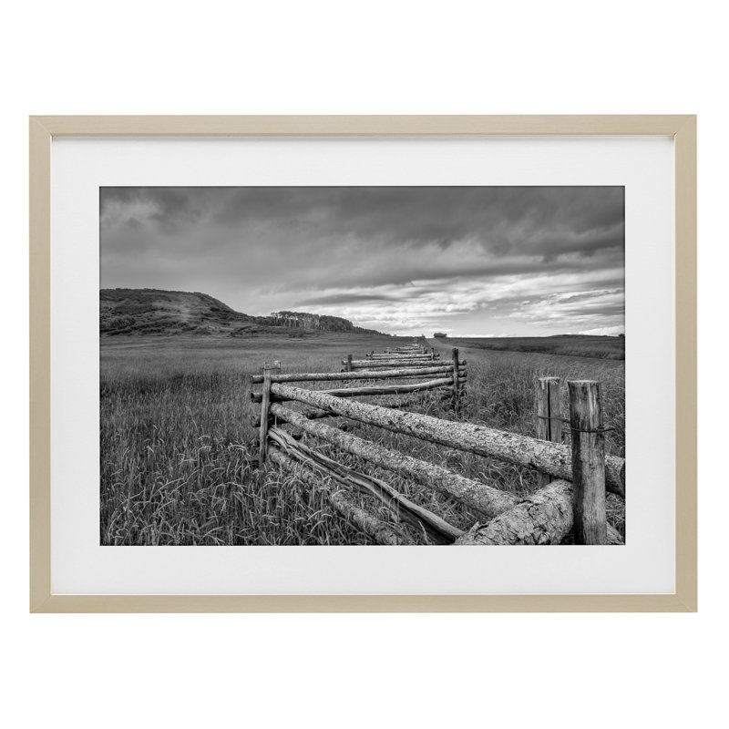 «Weathered Fence to Distant Horizon», reproduction sous verre encadrée, conception de Jon Evan, H 14 po x l 20 po