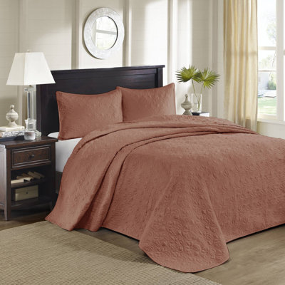 Quebec Clay Red Reversible 3-Piece King/Cal King Quilt Set