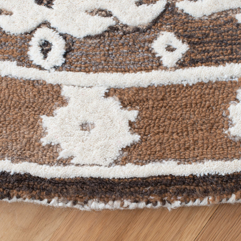 Dimmick Hand Tufted Wool/Cotton Southwestern Rug in Light Brown, Round 7'