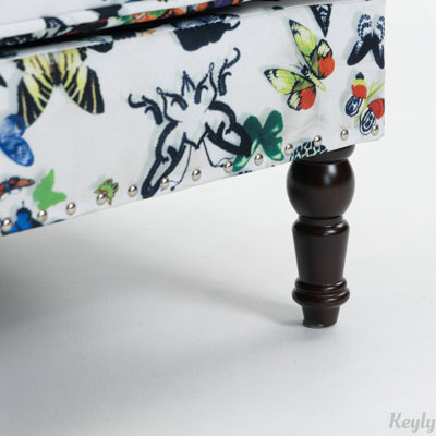Fauteuil vintage avec garniture cloutée et tissu en lin