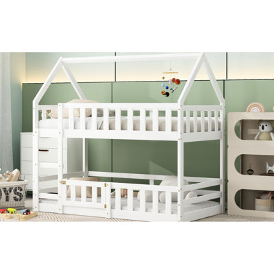 Lit superposé simple en blanc, pin et - en forme de clôture, espace de jeu pour dessous, installation facile au-dessus du lit, construction en bois, porte, coffre-fort, chambre à coucher pour jeunes garde-corps, assemblage simple et rapide