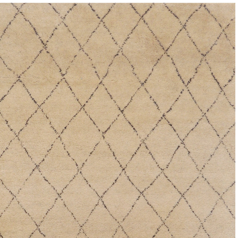 Tapis marocain ivoire en laine noué à la main de conception unique 6 pi x 9 pi Lues