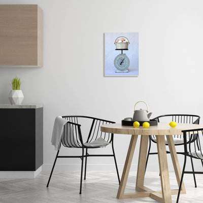 «Rustic Farmhouse Vintage Scale Buck Full Of Eggs White», estampe numérique encadrée, art texturé par Tania Soderman