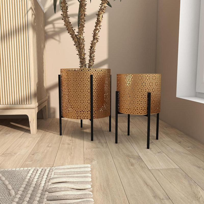 Ensemble de pot de fleurs d'extérieur moderne en métal avec motif floral et support amovible, fabrication en fer durable pour la décoration de jardin de patio