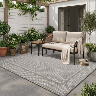 Geometric Gray/White Indoor/Outdoor Area Rug