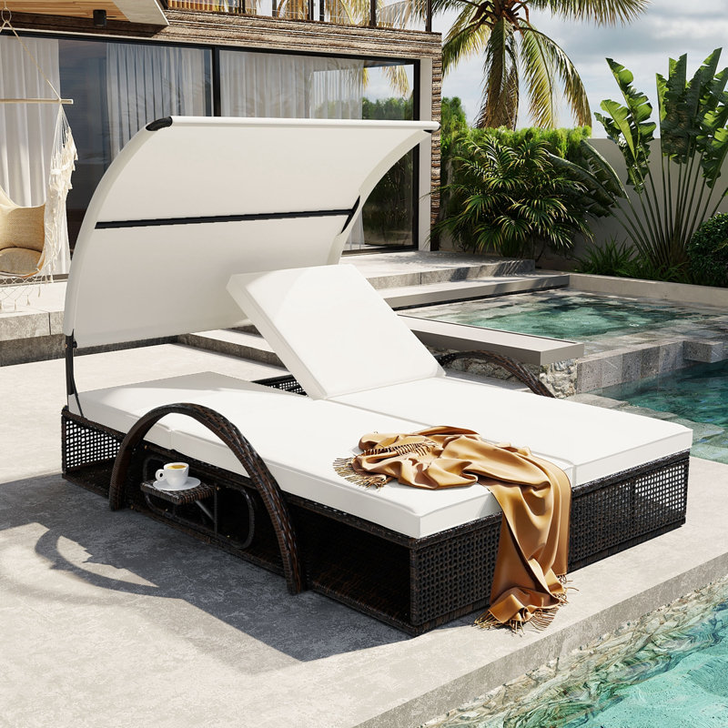Chaise longue d'extérieur avec table d'appoint cachée et accoudoirs arqués, Beige