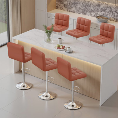 Ensemble de 2 tabourets de bar modernes en cuir de 16,14 po, chaises de bar pivotantes réglables avec repose-pieds et base chromée, siège et dossier rembourrés doux, tabourets de comptoir réglables en hauteur pour îlot de cuisine, bar, café