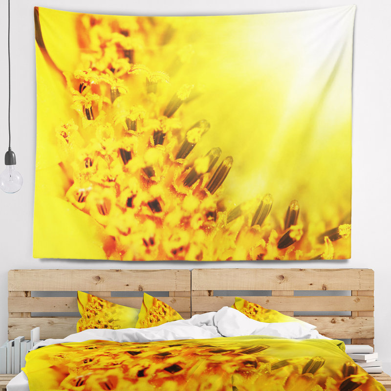 Tapisserie florale jaune vif, H 50 po x l 60 po