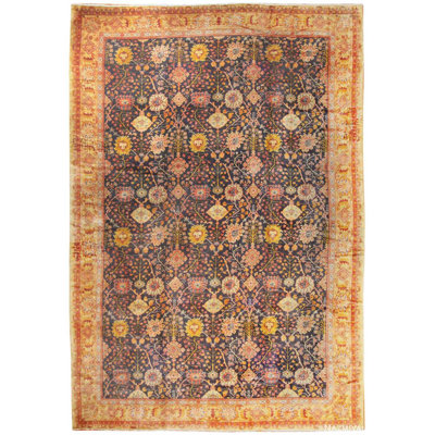 Tapis antique dans un vase