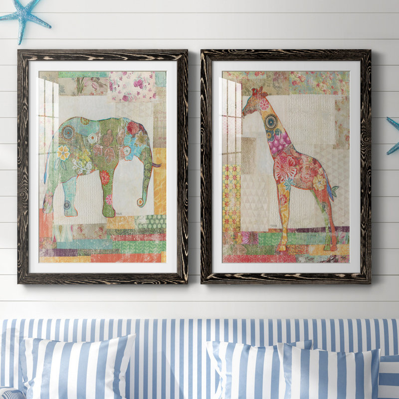 «Elephant Montage», ensemble de 2 impressions, Blanc, H 37,5 po x l 55 po x P 1,5 po, H 31,5 po x l 47 po x P 1,5 po