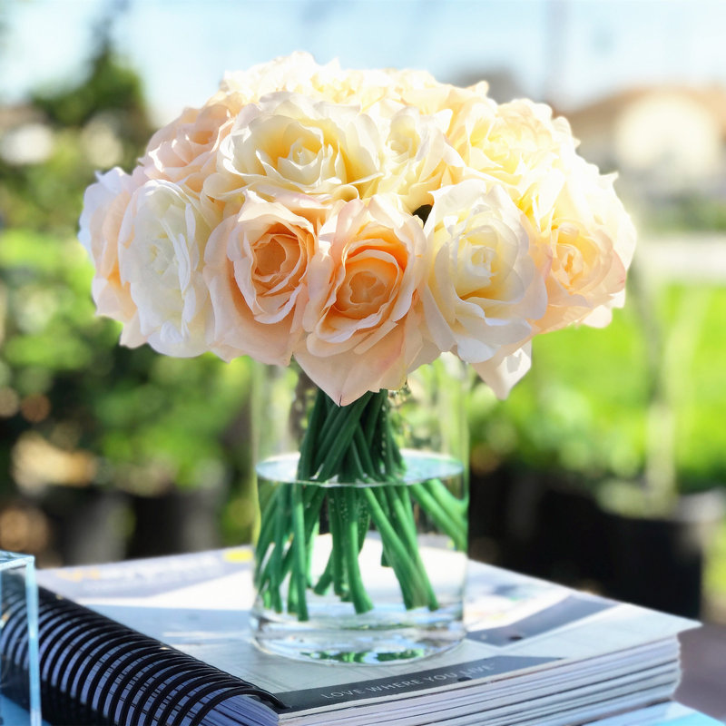 Arrangement floral roses en vase, Jaune / Blanc