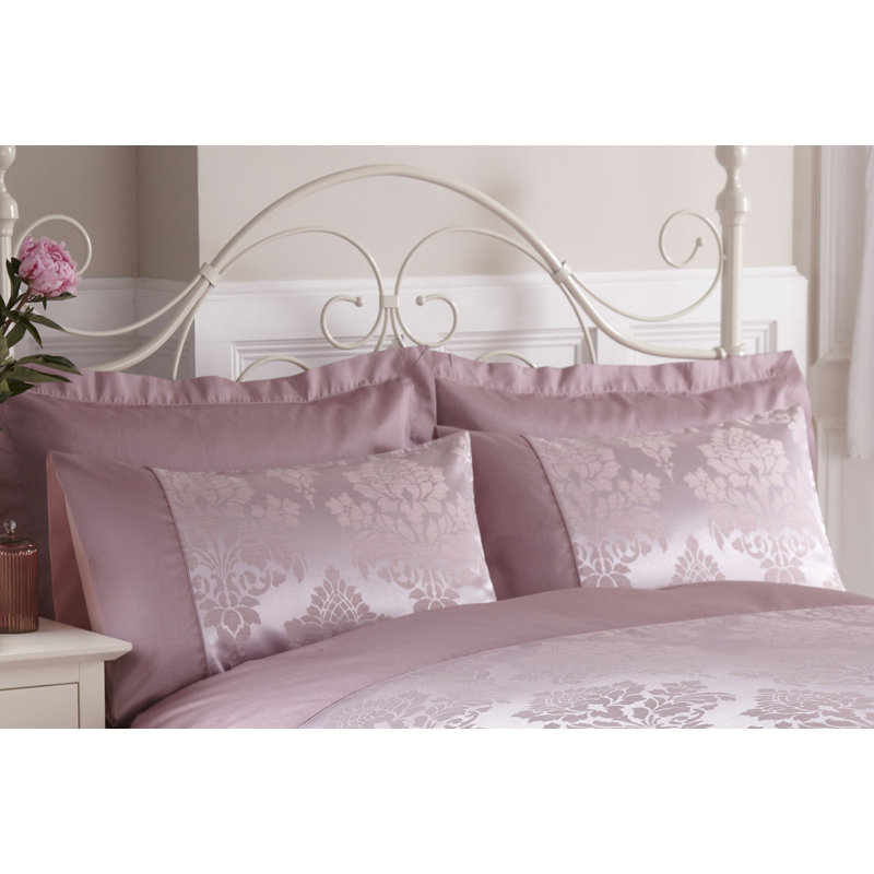 Minden Housewife Pillowcase