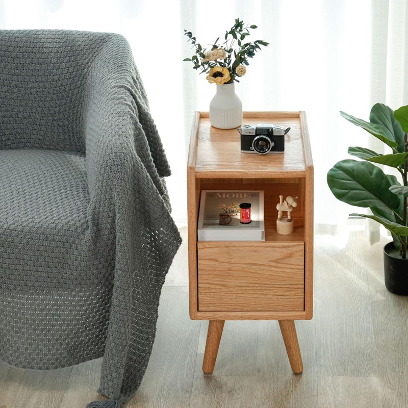 Table de chevet en bois massif avec un tiroir et une tablette ouverte