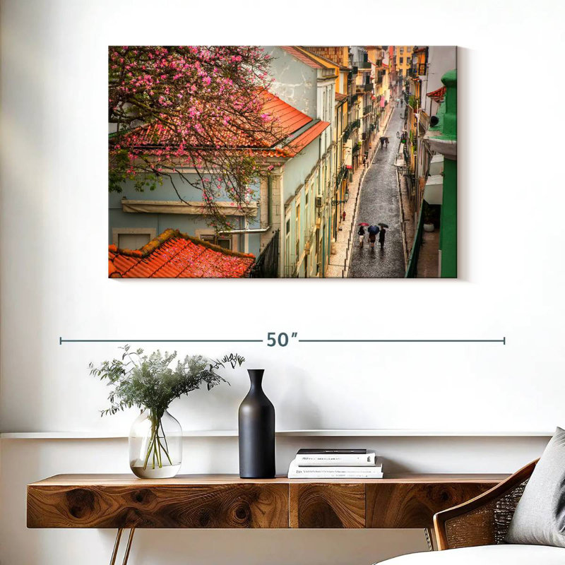 Kavia Lisbon Rainy Street, H 26 po x l 39 po