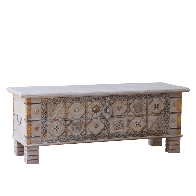 Aleksandra Blanket Chest