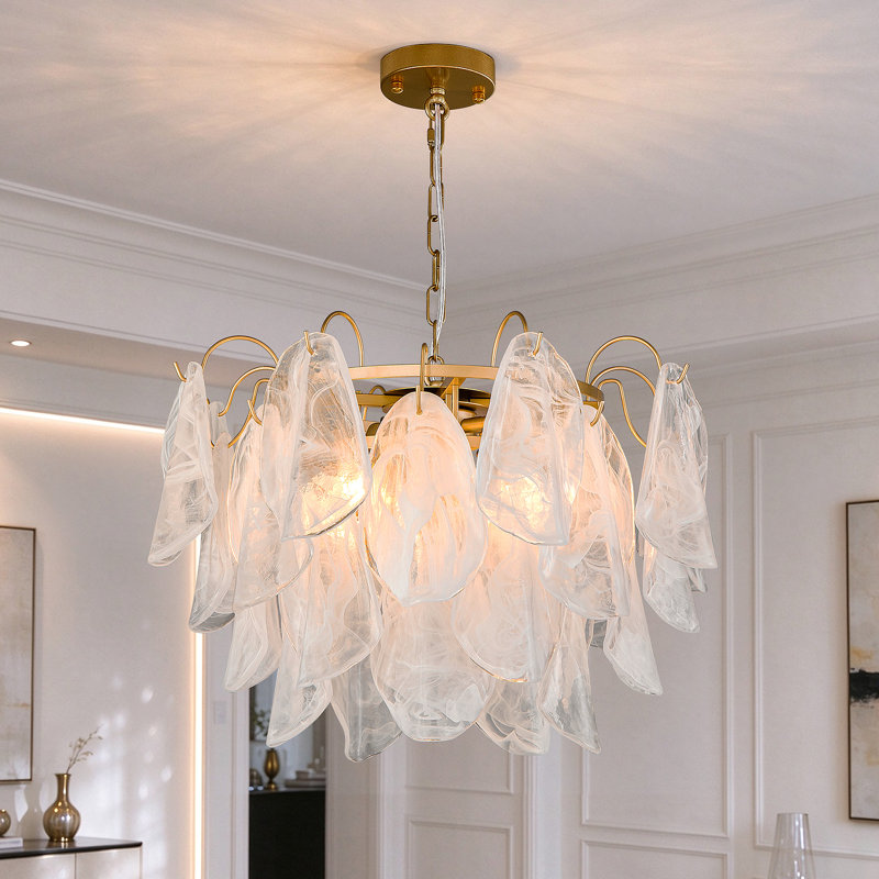 Lustre suspendu à 3 niveaux en verre soufflé blanc tourbillonnant, avec structure en métal doré, idéal pour salle à manger ou salon.