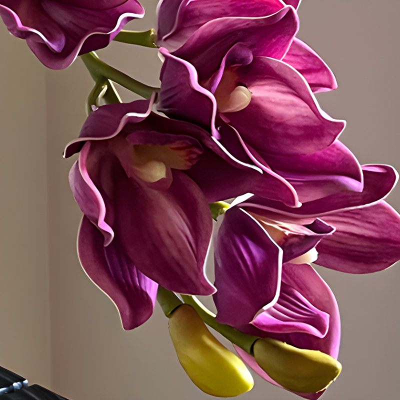 Ornements de fleurs simulées