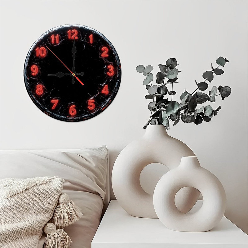 Horloge craquelée à chiffres rouges