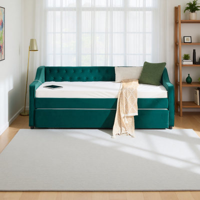Lit de jour simple rembourré avec lit gigogne, port USB, poches latérales, lit de jour en velours avec bouton sur le dos et passepoil sur les accoudoirs ondulés pour la chambre d'amis