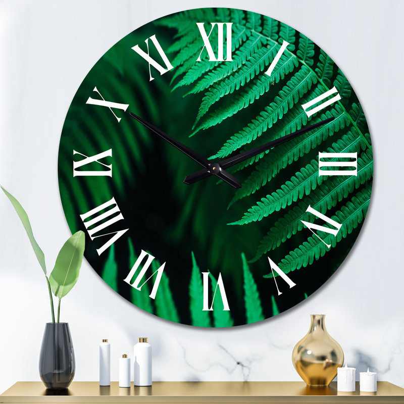 Horloge murale - Feuille de fougère vert foncé sur fond noir III, Grand