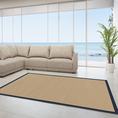 Tapis berbère beige fait à la main avec bordure en coton bleu marine Nannette