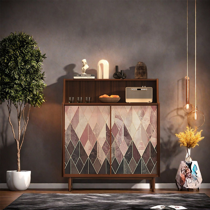 Armoire décorative en noyer