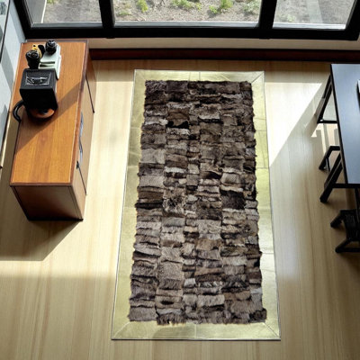 Tapis patchwork en peau de mouton avec bordure dorée