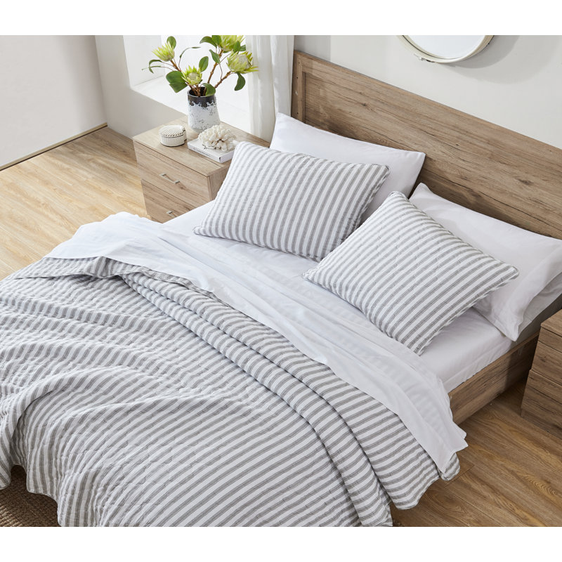 Farmhouse / Country Cotton Standard Striped Quilt, Twin Quilt + 1 Standard Sham