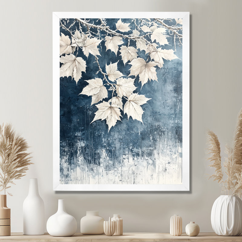 Karli - Floral Wall Art, H 20 po x l 12 po, Reproduction encadrée d'une seule photo, Blanc