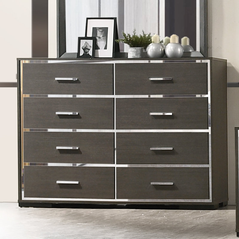 Commode à huit tiroirs