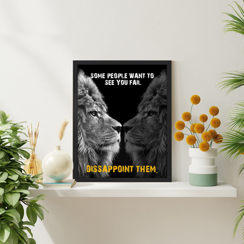 «Combat d'un roi lion noir et jaune sans peur» sur papier, H 10 po x l 8 po, Noir