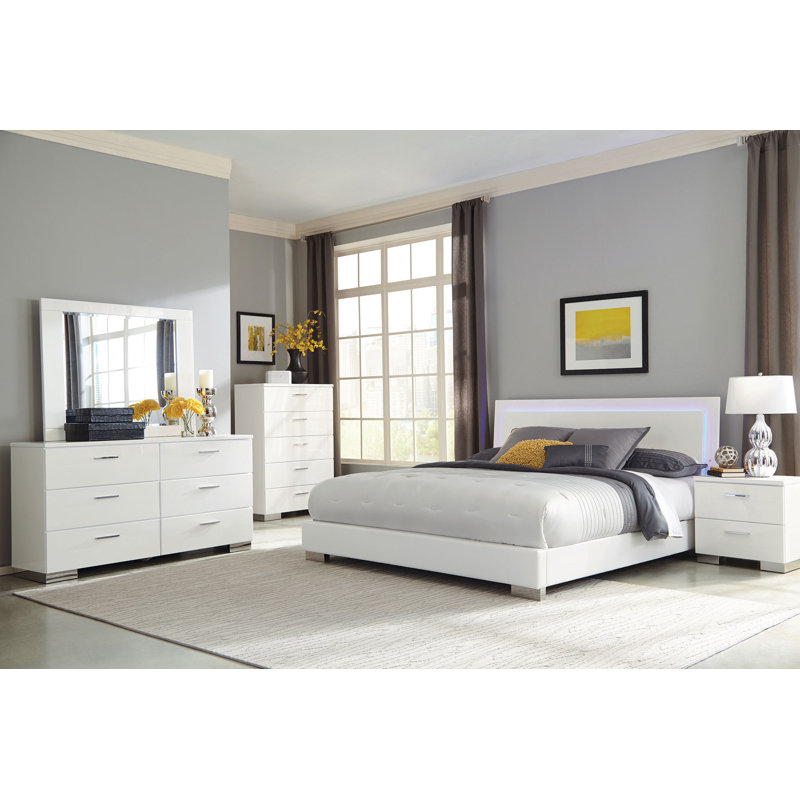 Vyara Bedroom Set in Glossy White, Très grand lit, 6 Pcs: Bed, 2 Nightstands, Dresser, Mirror, Chest