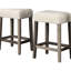 Table de salle à manger rustique 3 pièces: table en bois massif avec prise électrique, 2 tabourets rembourrés beiges pour un espace intime, mélange de lin, style transitionnel