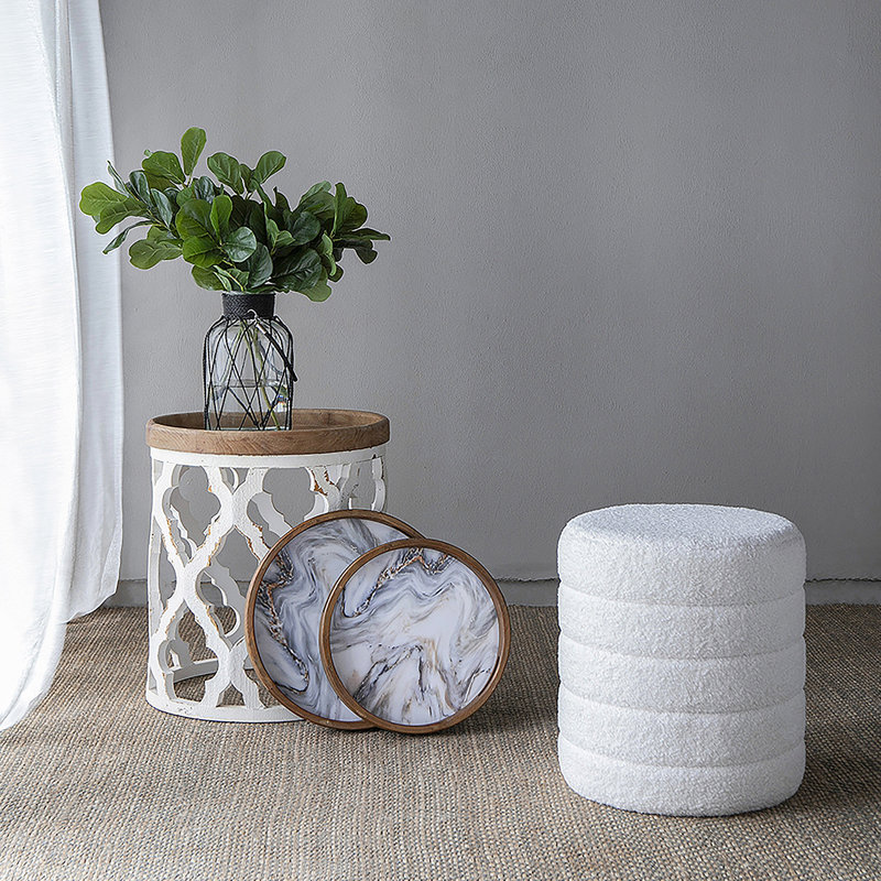 Élégante table basse en bois avec rangement dissimulé, parfaite pour organiser et rehausser le décor de votre salon.