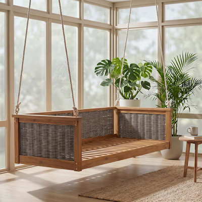Lit de balançoire en bois d'extérieur classique, cadre en rotin de jardin avec longues cordes pour la piscine, la cour arrière
