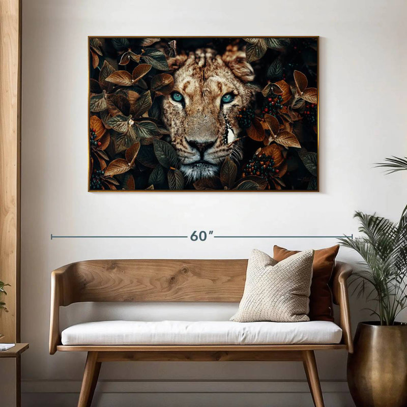 Lionne I, 46 po x 31 po, Cadre flottant doré