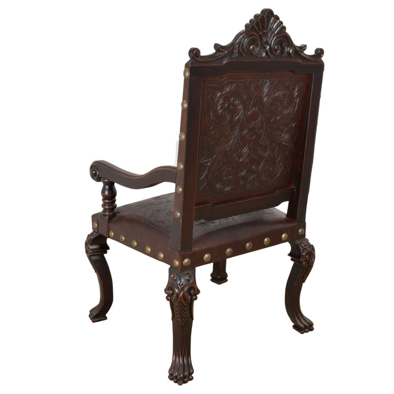 Fauteuil en cuir sculpté