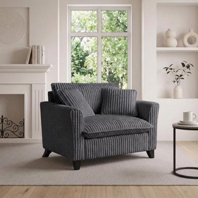 Retro Tufted Accent Chair with Ergonomic Backrest and Armrests