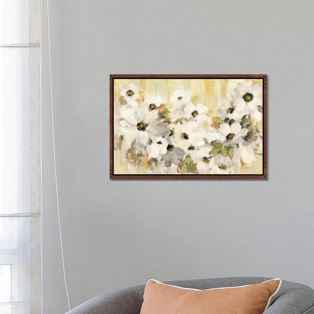 White And Green Bloom Crop von Silvia Vassileva - Galerie- Giclée