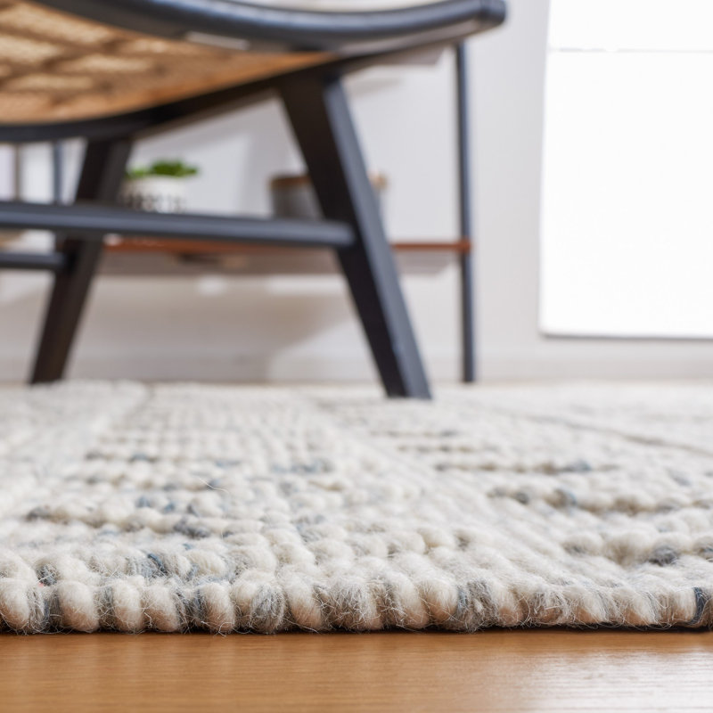 Tapis gris / ivoire à motif géométrique tissé à la main Ferretti, Rectangle de 5 pi x 8 pi