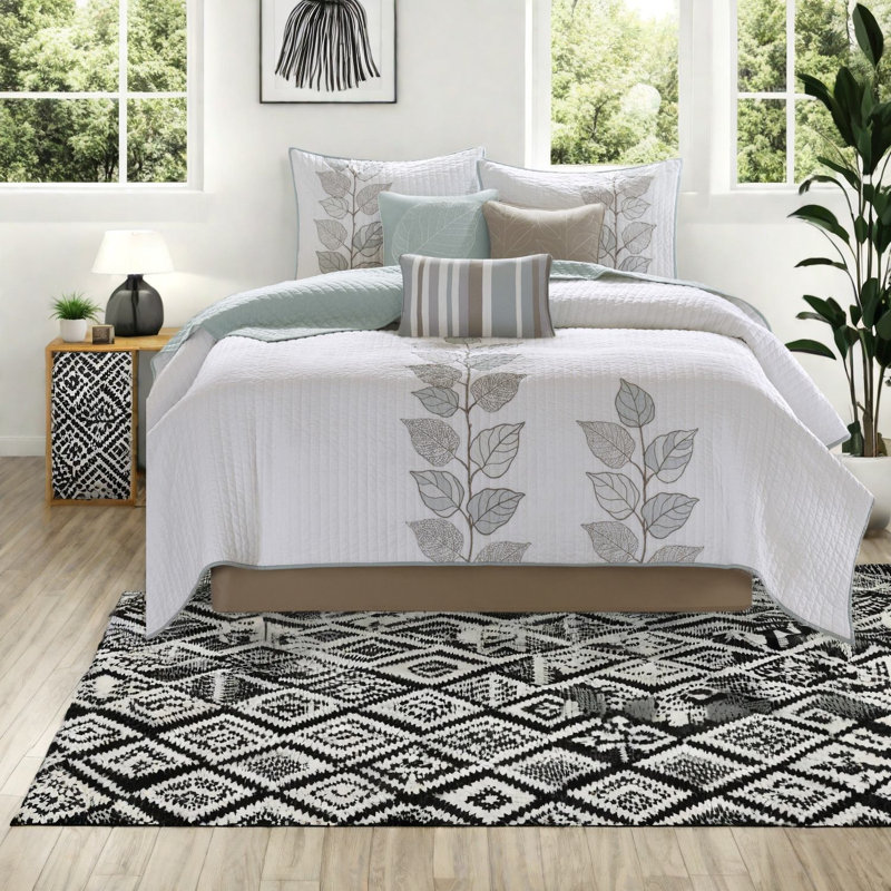 Elegant Cotton Bedding Sets, King With Embroidered Style
