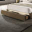 Grand lit avec tête de lit courbée en velours brun, style contemporain, rangement, rangement en bois massif et bois d'ingénierie, cadre de lit-1341650778-1341650779