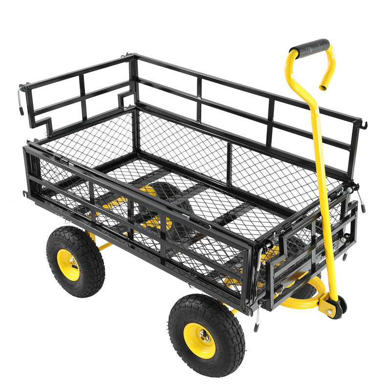 Les chariots de chariot de jardin facilitent le transport du bois de chauffage jaune et noir