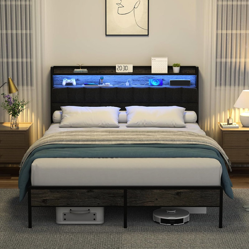 Base de lit double avec tête de lit ergonomique, lumières DEL dans 23 modes, station de recharge pour téléphones et tablettes, espace de rangement inférieur. Cadre en métal noir, bois franc d'ingénierie